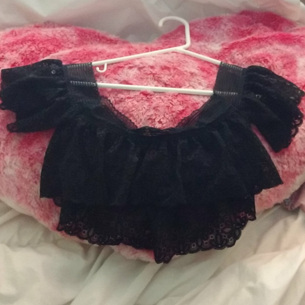 BNWOT Victoria's Secret lace off shoulder bralette